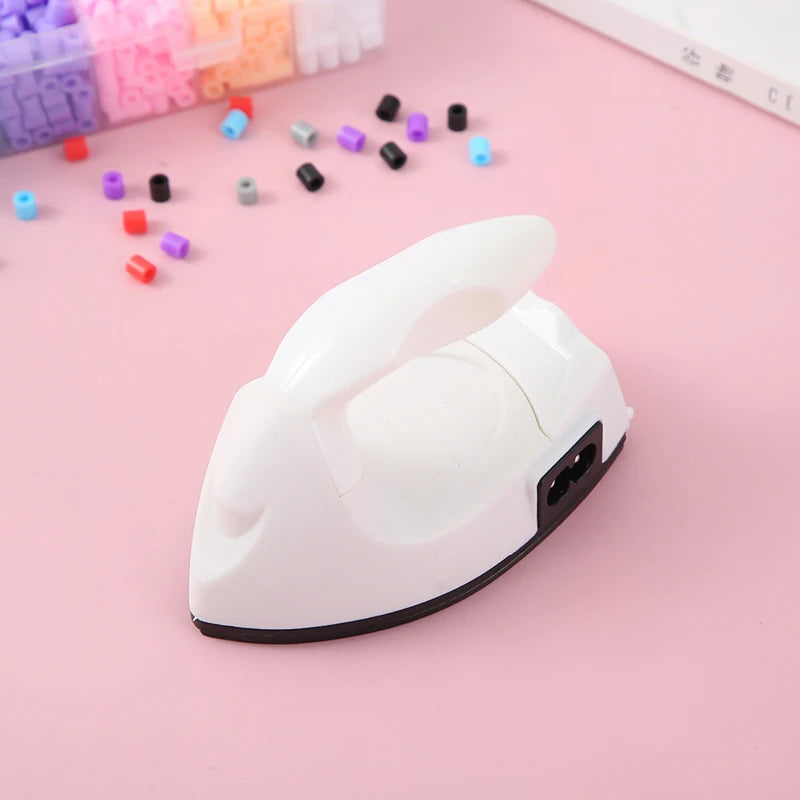 Mini fer à repasser électrique, fer à repasser portable et pratique, avec coussinet isolant en silicone pour repasser le linge.