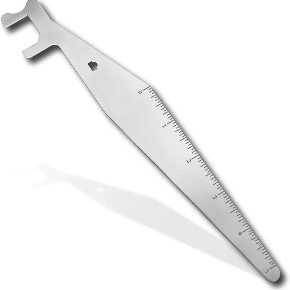 Nouveaux outils pour pompiers et secouristes : outils multifonctions en acier à ressort, leviers et barres de levier multifonctionnels.
