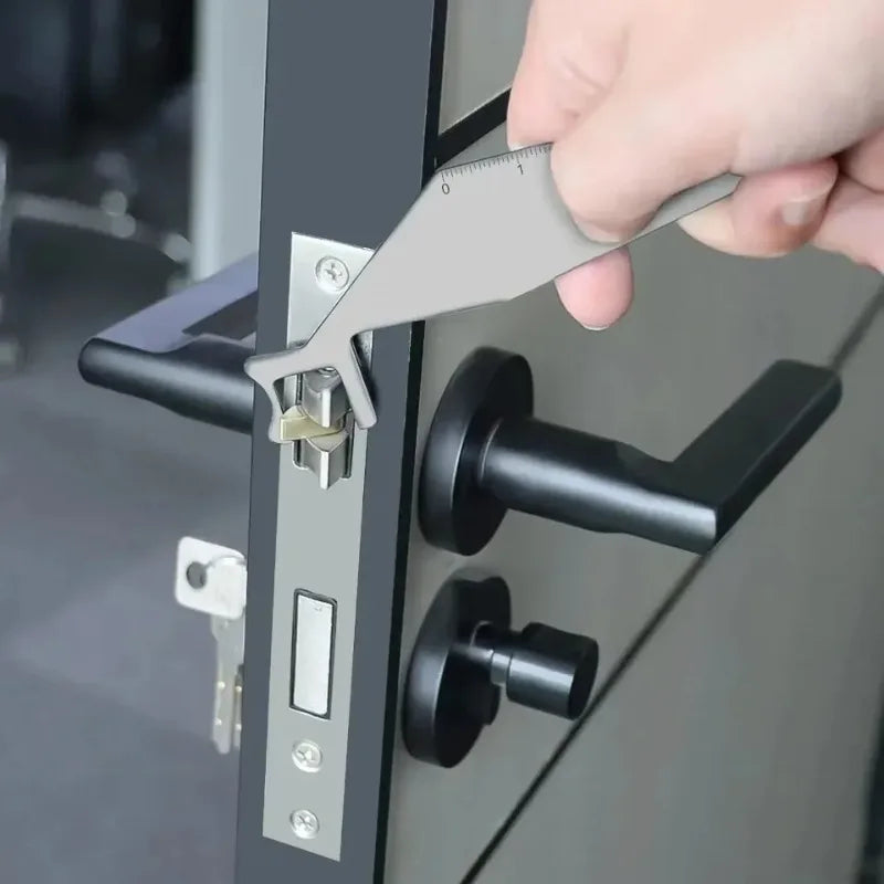 Nouveaux outils pour pompiers et secouristes : outils multifonctions en acier à ressort, leviers et barres de levier multifonctionnels.